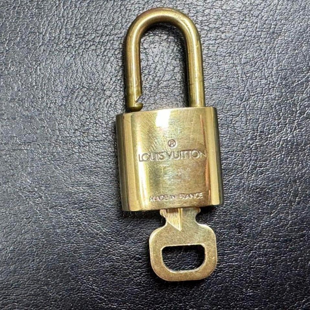 #314 Louis Vuitton Lock and Key‎ with Chain Necklace - Picture 8 of 10
